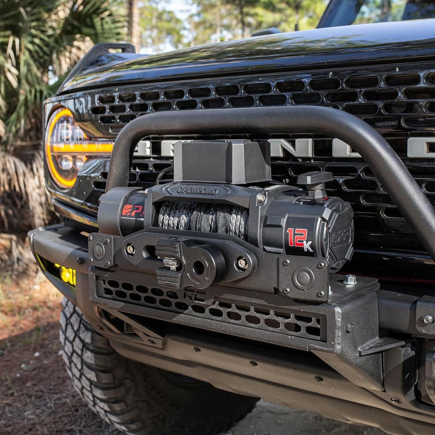13,500-pound recovery winch, equipped with synthetic rope and 2 wireless remote controllers - IP68 waterproof 12-volt electric winch, suitable for jeeps, sport utility vehicles, trucks and trailers - Zebra Series 3S