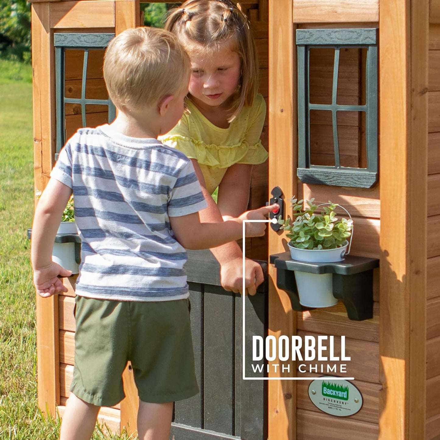 Children's playhouse cabin, equipped with a game kitchen, snack bar, half-door, toy phone, windows, flower pot stand and an operable doorbell, suitable for creative outdoor games.