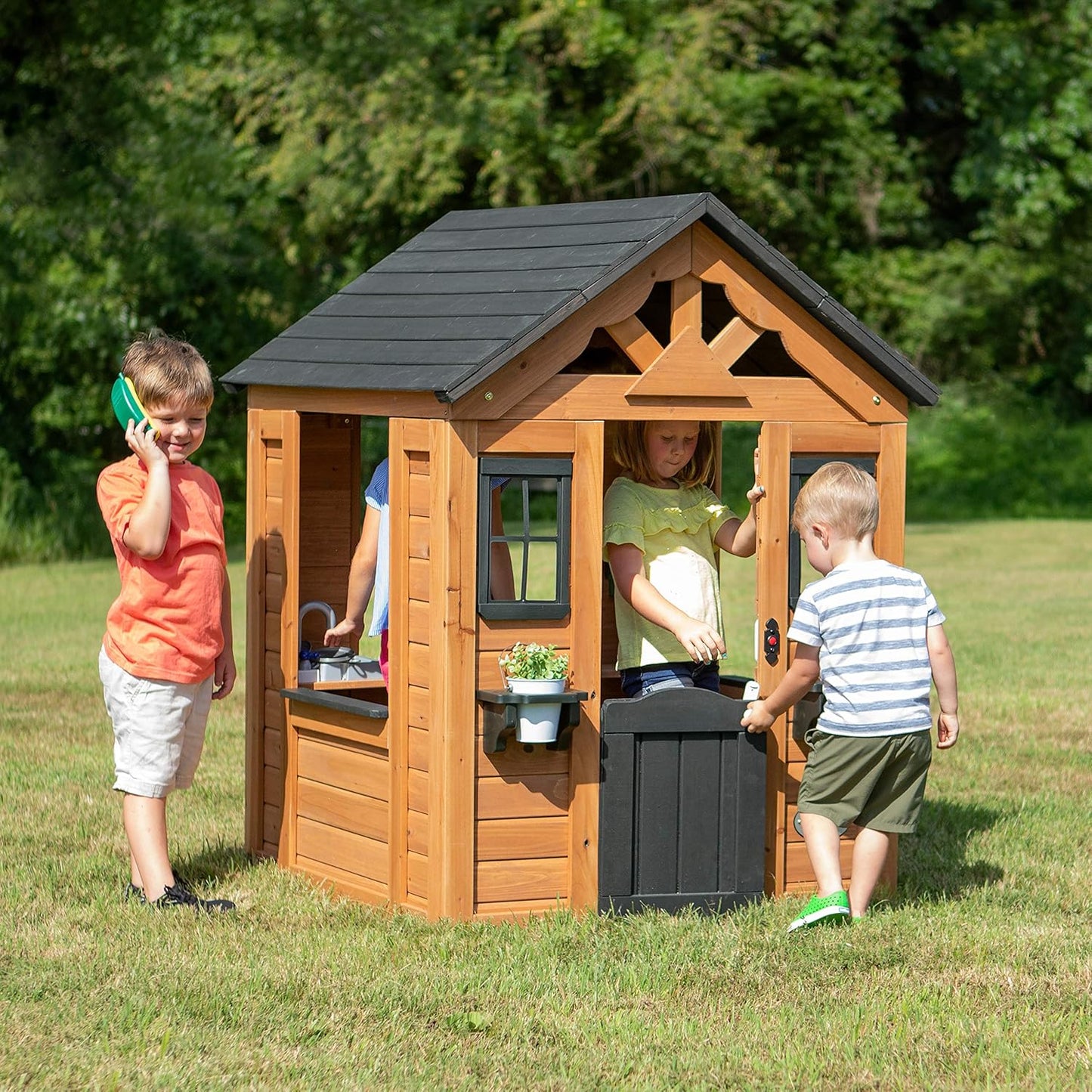 Children's playhouse cabin, equipped with a game kitchen, snack bar, half-door, toy phone, windows, flower pot stand and an operable doorbell, suitable for creative outdoor games.