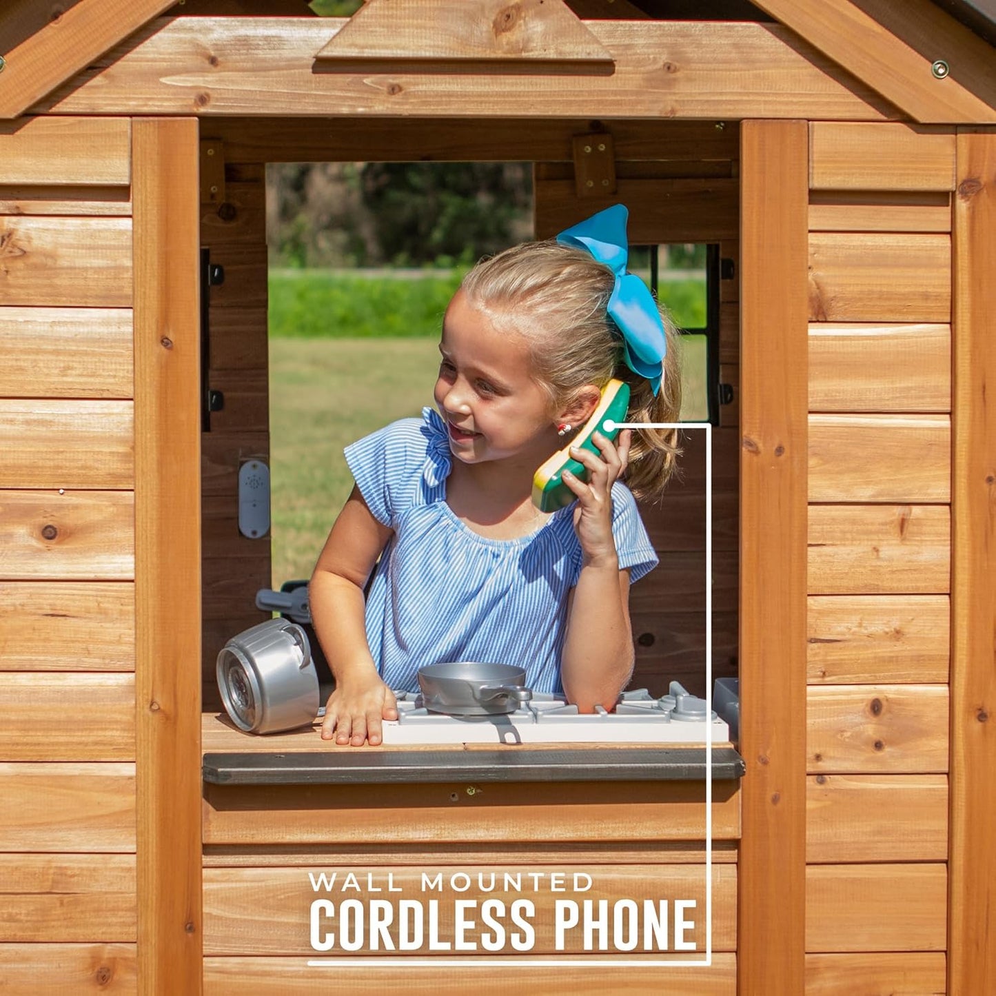 Children's playhouse cabin, equipped with a game kitchen, snack bar, half-door, toy phone, windows, flower pot stand and an operable doorbell, suitable for creative outdoor games.